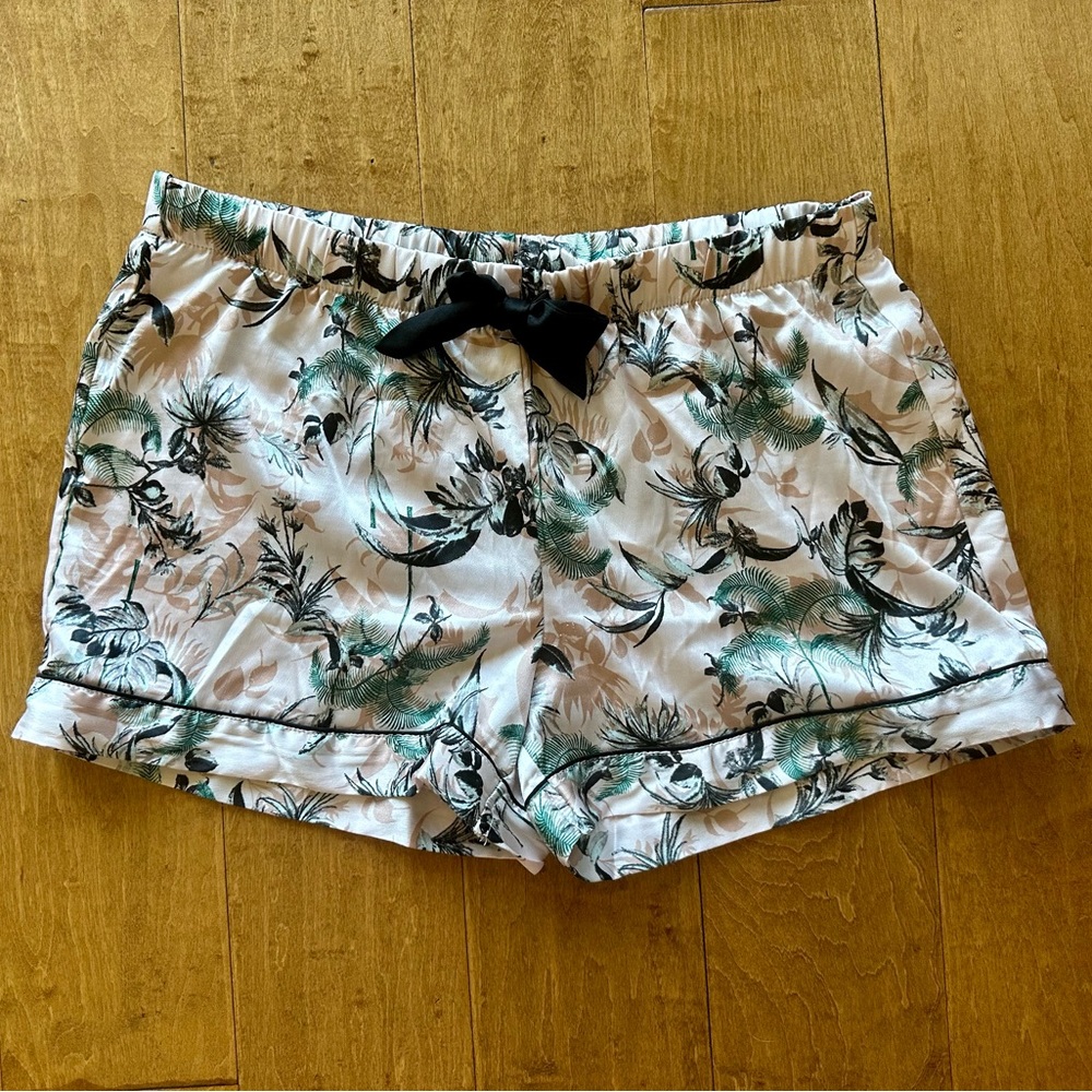 Victoria’s Secret satin sleep shorts size small
